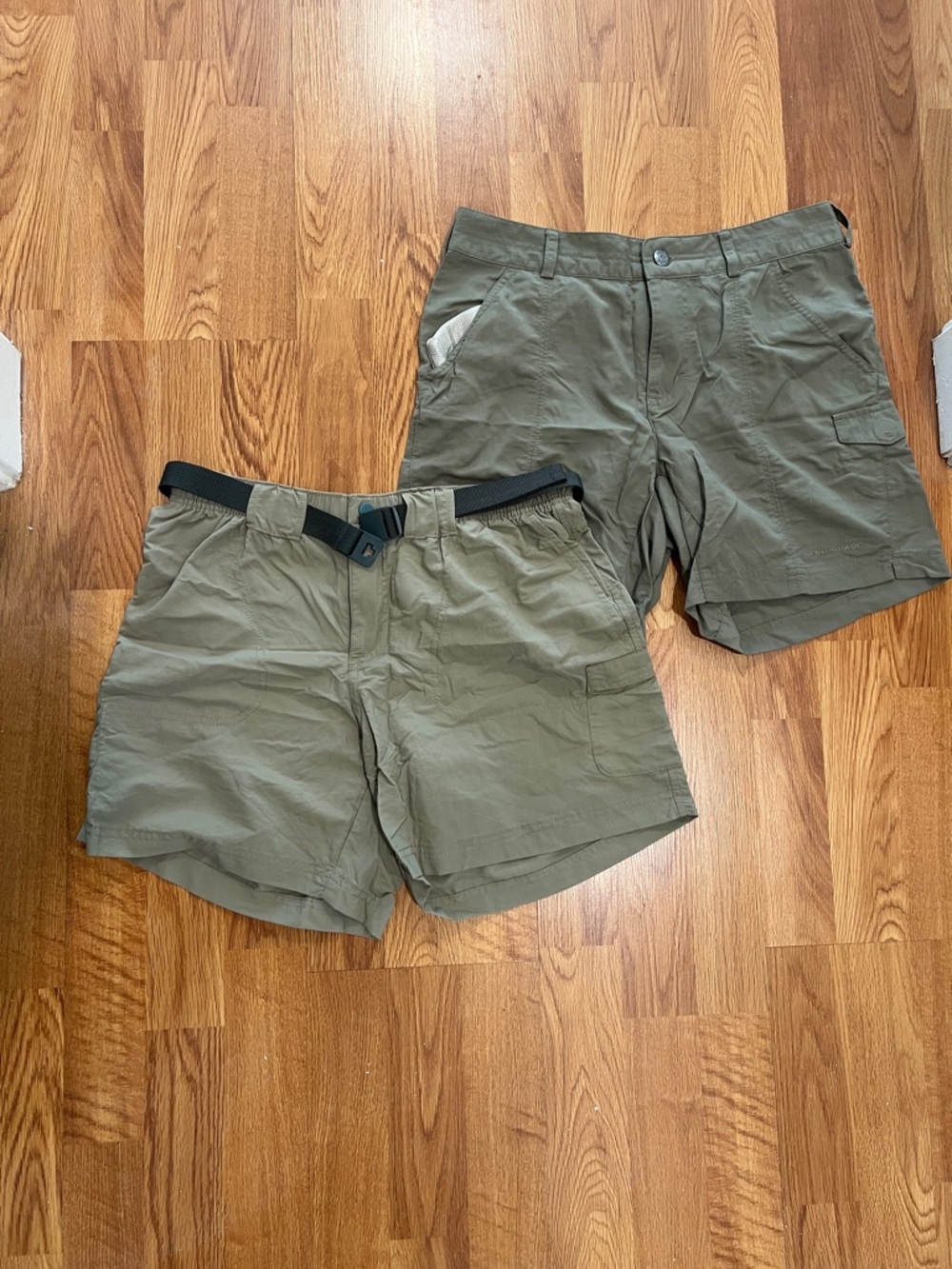 Columbia Women's Olive Hybrid Cargo Shorts
Size Small and Size 6